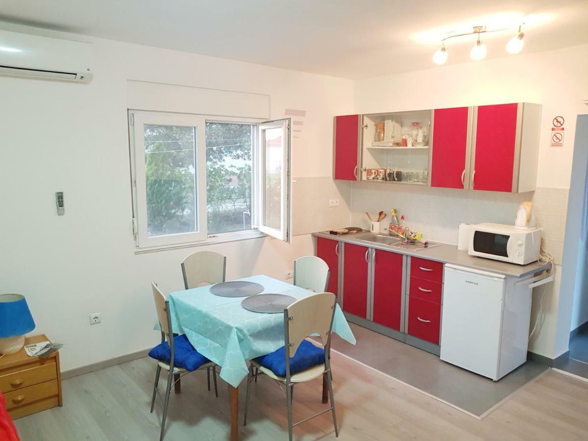 Apartment Brigitte Vrsi Bagian luar foto