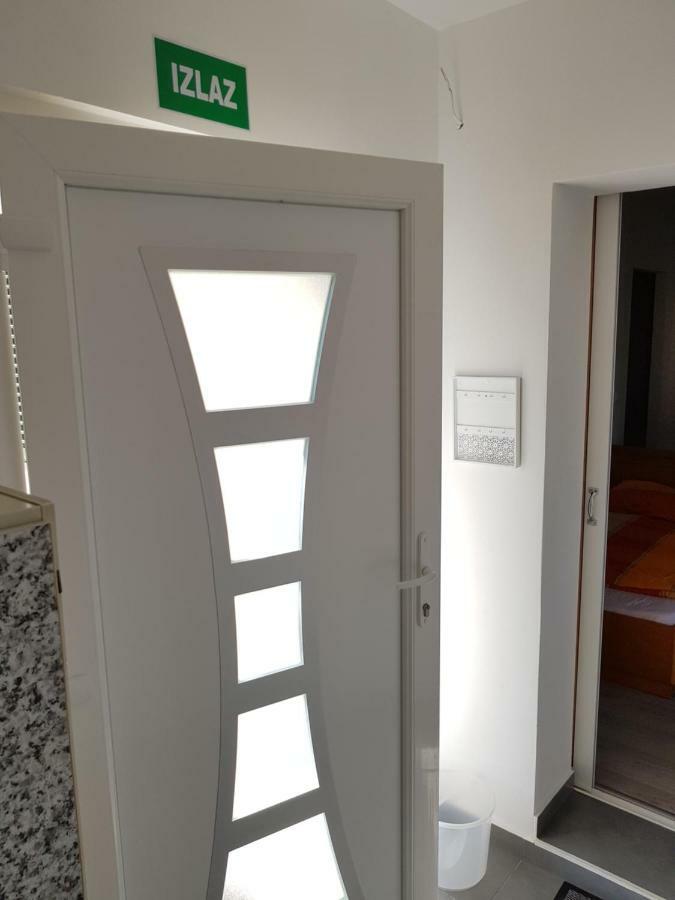 Apartment Brigitte Vrsi Bagian luar foto