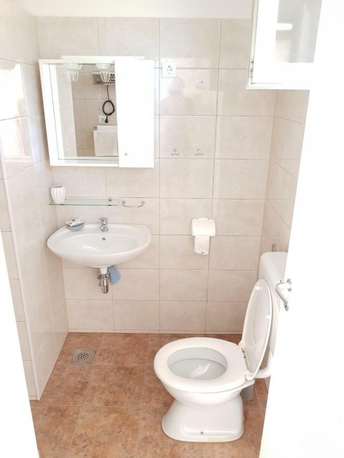 Apartment Brigitte Vrsi Bagian luar foto